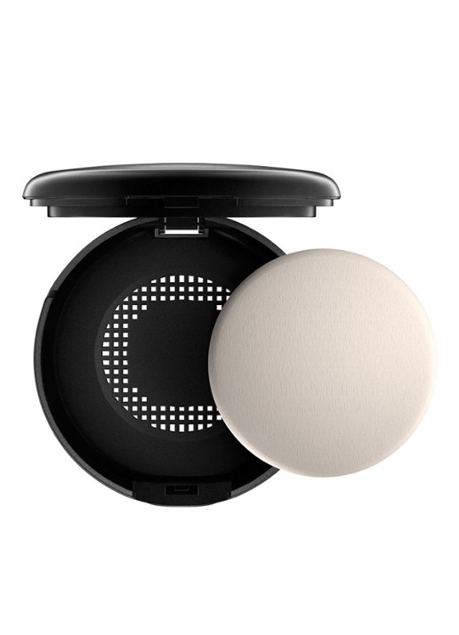 M·A·C Studio Fix Powder Plus Foundation - detail 2 nc30