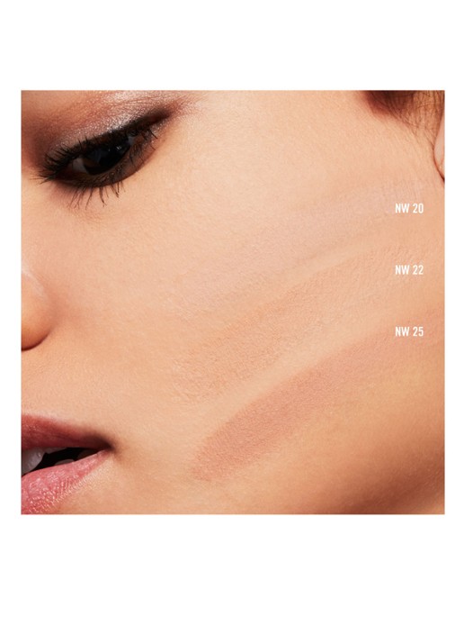 M·A·C Studio Fix Powder Plus Foundation - detail 4 nw20