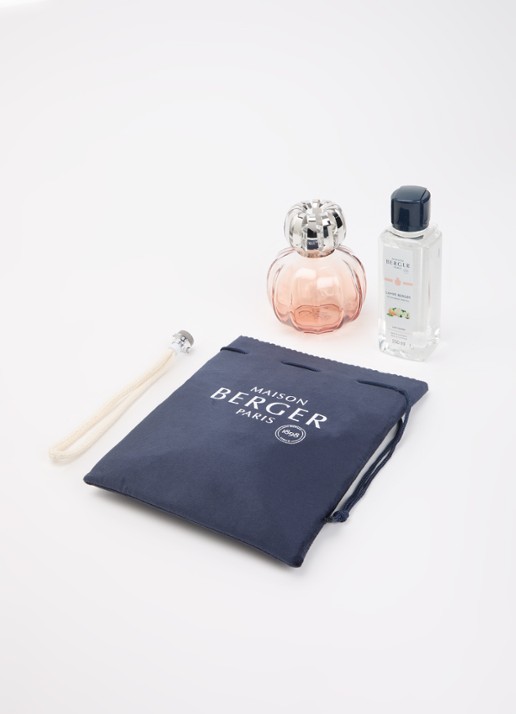 Maison Berger Lampe Berger Corali Rose cadeauset met Lady Flower navulling 250 ml  - voorkant 2 roze