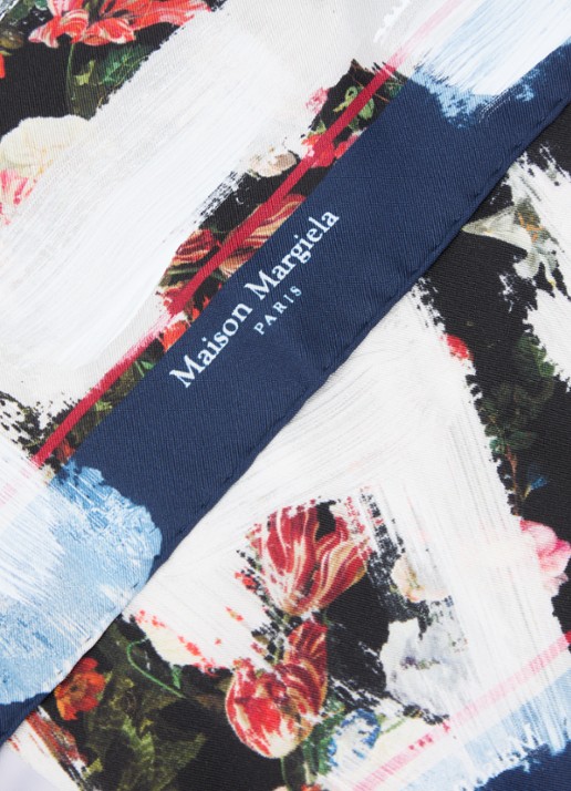 Maison Margiela Flowers sjaal van zijde met print 45 x 45 cm - detail 2 donkerblauw
