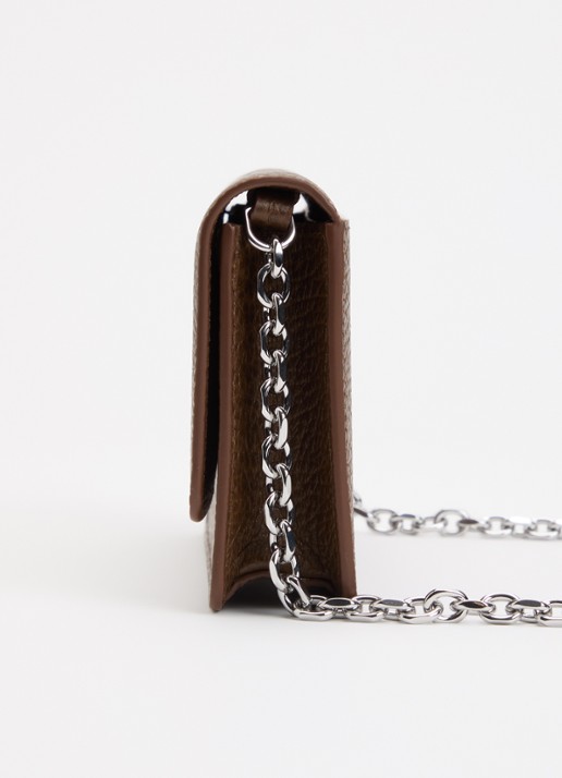 Maison Margiela Four Stitches clutch van kalfsleer met afneembare schouderriem - detail 4 donkerbruin