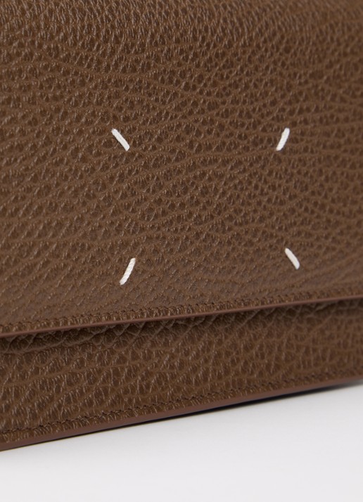Maison Margiela Four Stitches clutch van kalfsleer met afneembare schouderriem - detail 5 donkerbruin