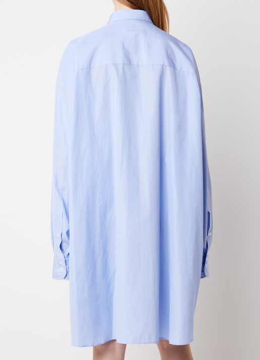 Maison Margiela Oversized mini blousejurk met borstzak - achterkant lichtblauw