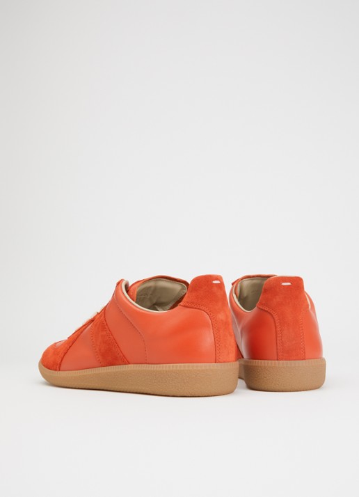 Maison Margiela Replica sneaker van kalfsleer met details van kalfssuède - achterkant oranjerood
