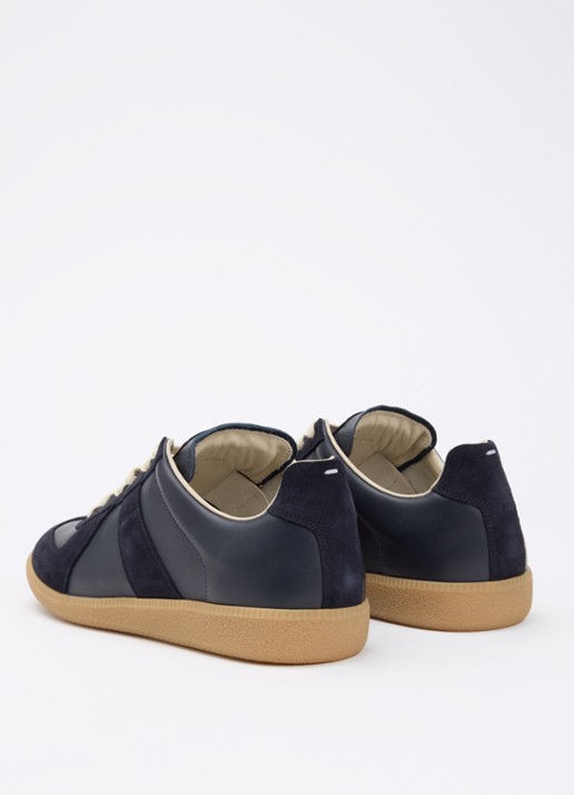 Maison Margiela Replica sneaker van kalfsleer met kalfssuède details - achterkant donkerblauw
