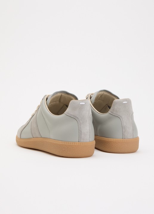 Maison Margiela Replica sneaker van kalfsleer met kalfssuède details - achterkant grijs