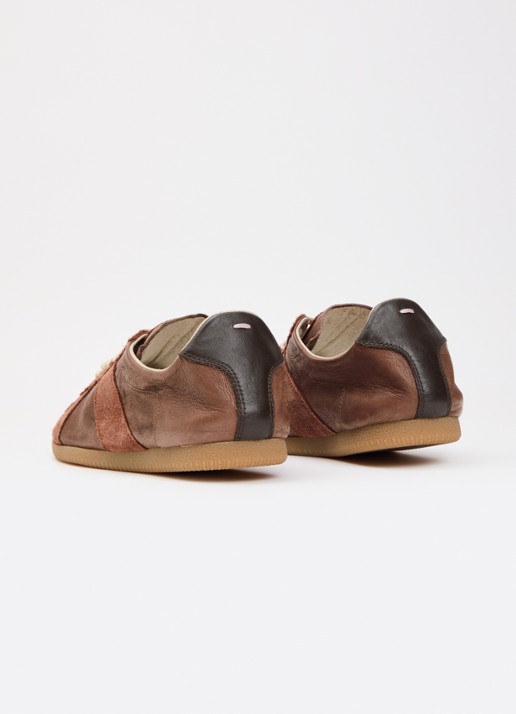 Maison Margiela Replica Soft sneaker van leer met suède details - achterkant bruin