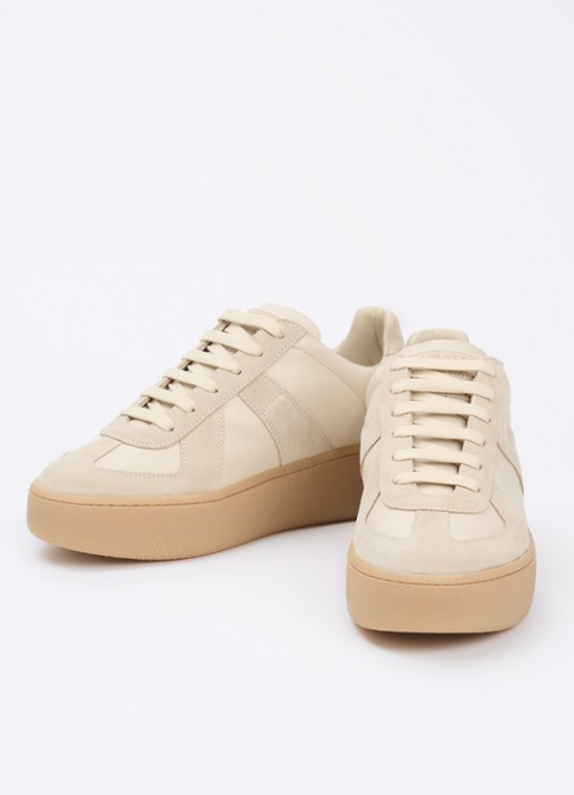 Maison Margiela Replica Wedge sneaker van kalfsleer met kalfssuède details - detail 2 beige