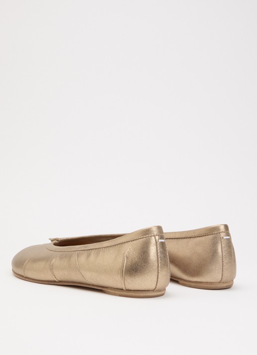 Maison Margiela Tabi New ballerina van geitenleer met metallic finish - achterkant goud