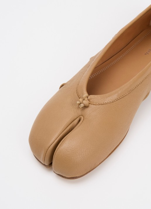 Maison Margiela Tabi New ballerina van lamsleer - detail 5 lichtbruin