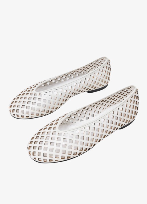 Maje Filaria ballerina van leer met cut-out details - detail 3 wit