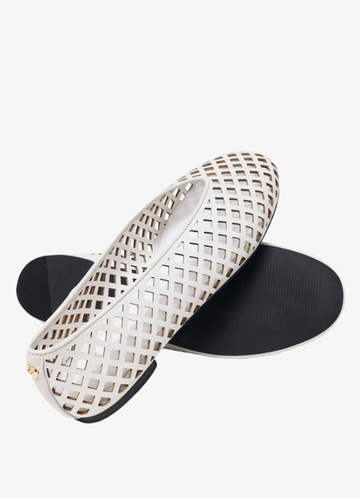 Maje Filaria ballerina van leer met cut-out details - detail 4 wit