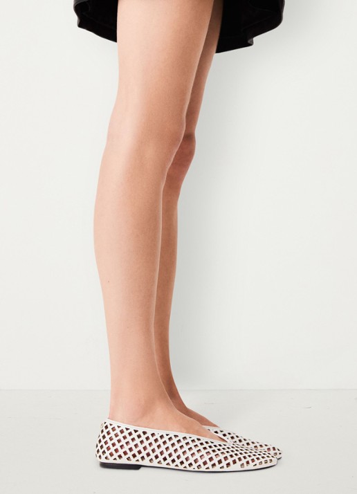 Maje Filaria ballerina van leer met cut-out details - detail 6 wit