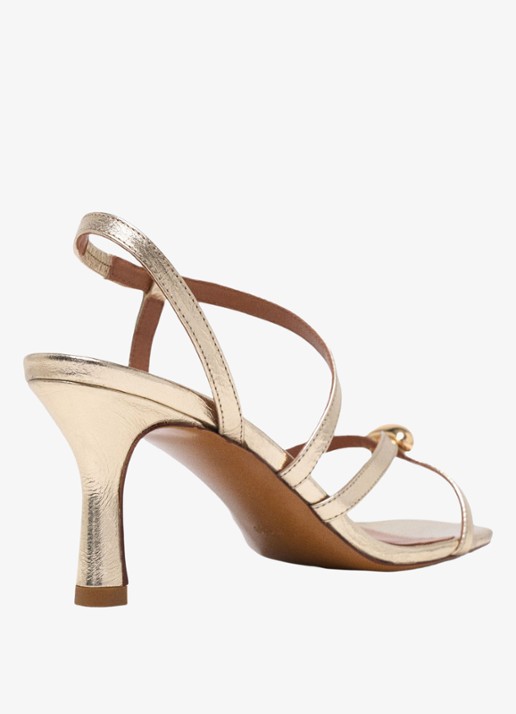 Maje Fivetamet sandalette van geitenleer met metallic finish  - achterkant goud