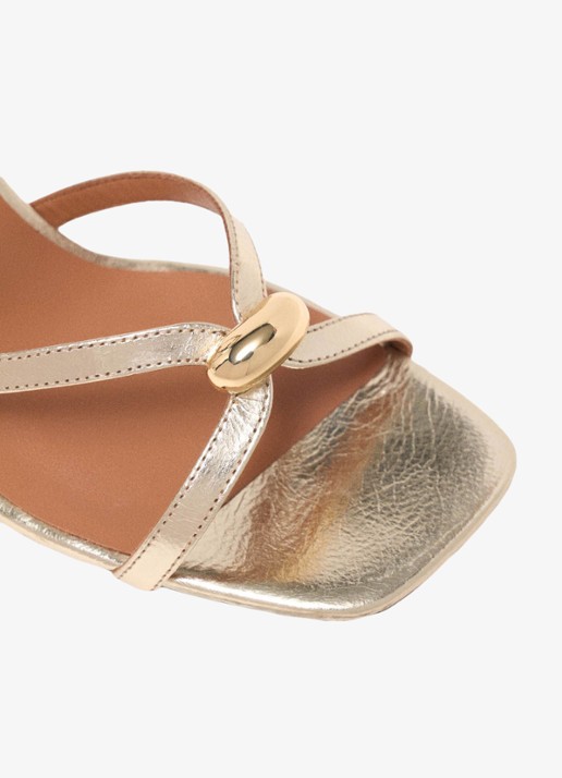 Maje Fivetamet sandalette van geitenleer met metallic finish  - detail 7 goud