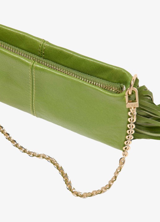 Maje Miss M clutch van leer met franjes - detail groen