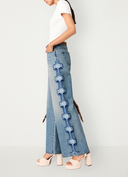 Maje Pintbrode high waist loose fit jeans met broduring - detail indigo