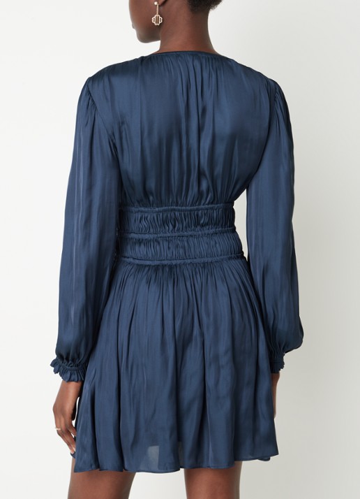 Maje Rianne mini jurk van satijn met ruches en smockwerk - achterkant donkerblauw