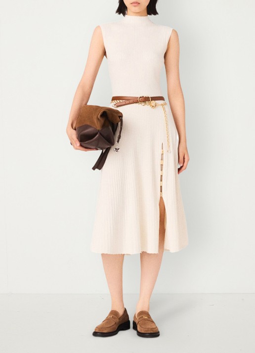 Maje Rimora ribgebreide midi jurk met split - voorkant 2 beige