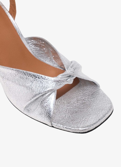 Maje Sandalette van leer met metallic finish - detail zilver