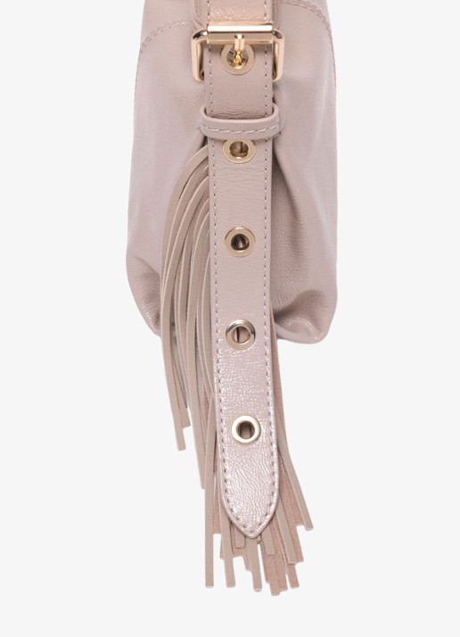 Maje Schoudertas van lakleer - detail beige