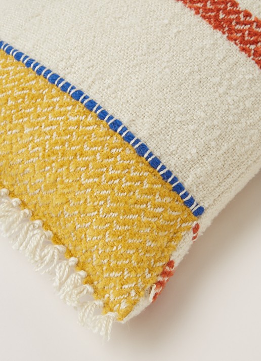 Malagoon Bouclé Miracle sierkussen 37 x 70 cm - detail 3 wit