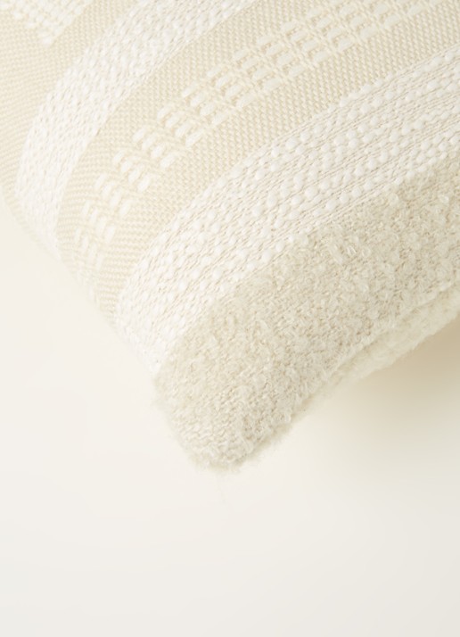 Malagoon Craft sierkussen 35 x 60 cm - detail beige