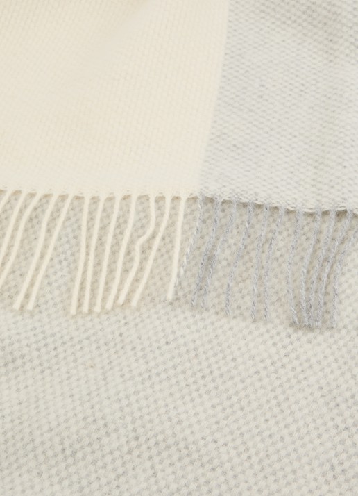 Malagoon Easy Nature  plaid van lamswol 140 x 200 cm - detail 3 grijs