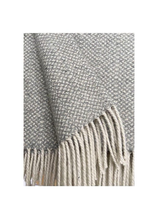 Malagoon Natural plaid in wolblend 170 x 131 cm - detail lichtgrijs