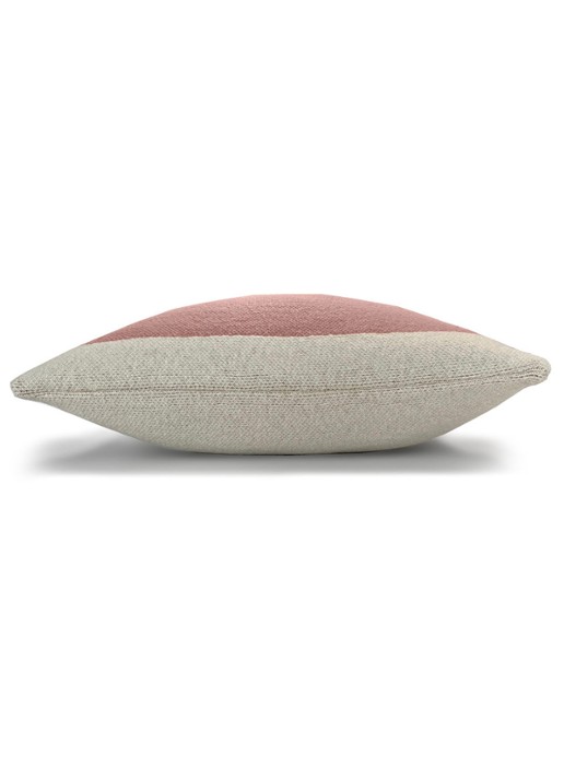 Malagoon Solid Knitted sierkussen 50 x 50 cm - detail 3 roze