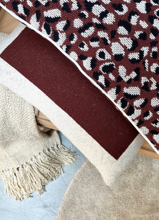 Malagoon Solid Knitted sierkussen 50 x 50 cm - detail 5 bruin