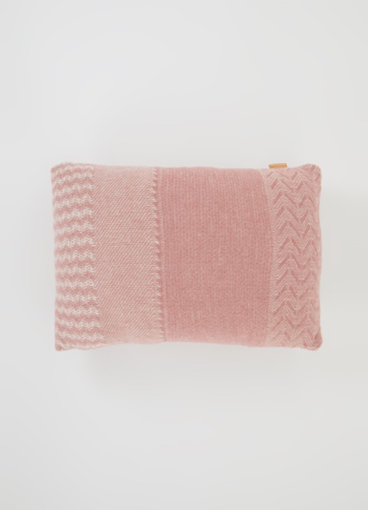 Malagoon Uptown sierkussen 35 x 60 cm - detail 3 roze