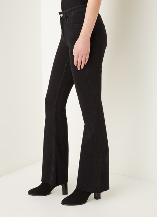 Mango Flare mid waist flared fit jeans met gerafelde zoom - detail 5 zwart