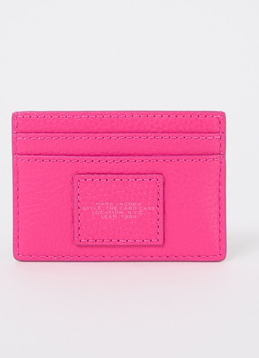 Marc Jacobs The Card Case pasjeshouder van leer met logo - achterkant fuchsia