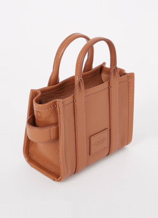 Marc Jacobs The Crossbody Tote handtas van leer met logo - achterkant cognac