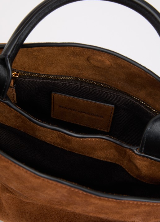 Marc Jacobs The Dakota schoudertas van suède met afneembare schouderriem - detail 2 cognac