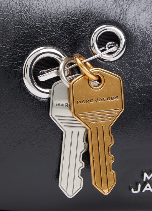 Marc Jacobs The Grommet Charm schoudertas van lakleer met afneembare schouderriem - detail 5 zwart