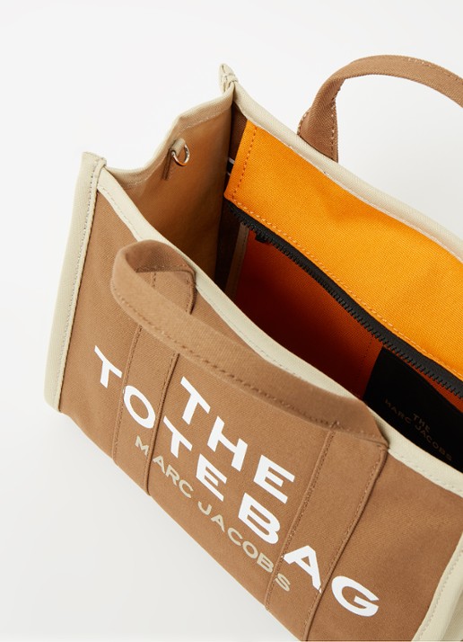 Marc Jacobs The Small Tote shopper van canvas met logoprint - detail 2 cognac