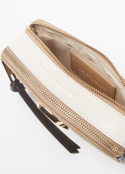 Marc Jacobs The Snapshot crossbodytas van leer - detail camel