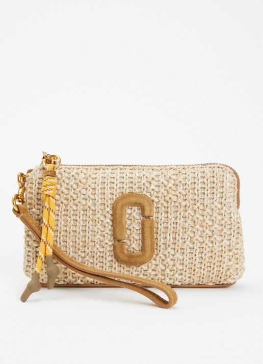 Marc Jacobs The Wristlet clutch van raffia met suède details - voorkant camel