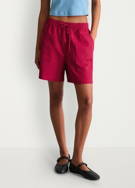 Marc O'Polo Denim High waist wide fit korte broek met steekzakken - detail 4 vivid cherry-6882 / rood