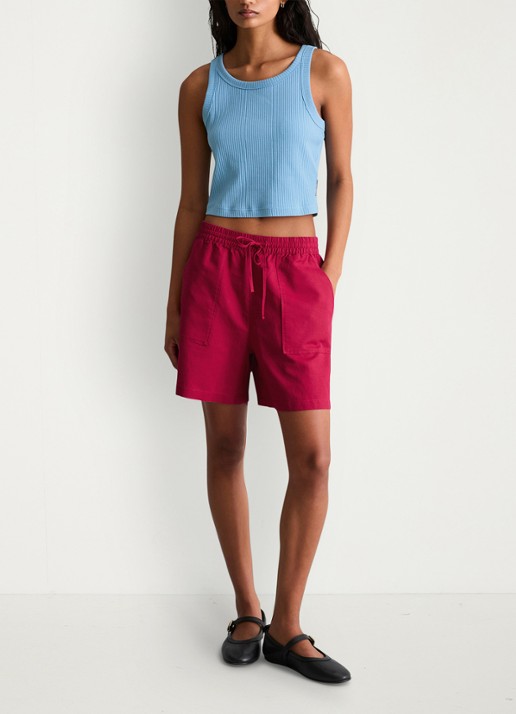 Marc O'Polo Denim High waist wide fit korte broek met steekzakken - voorkant 3 vivid cherry-6882 / rood