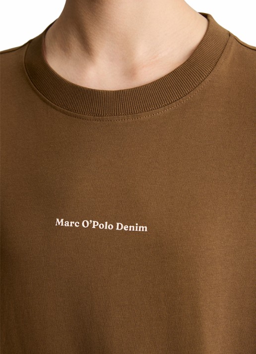 Marc O'Polo Denim T-shirt met logo- en backprint - detail 4 bruin