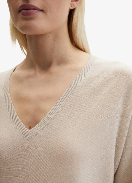 Marc O'Polo Fijngebreide trui in wolblend met V-hals - detail 4 beige