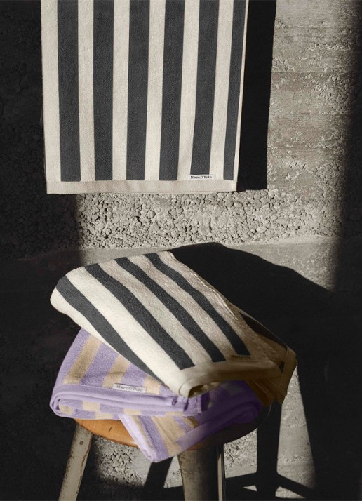 Marc O'Polo Heritage badhanddoek met streepprint - detail 3 antraciet