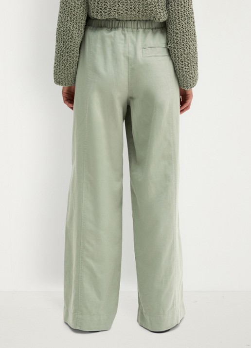 Marc O'Polo Loose fit joggingsbroek in lyocell blend - achterkant lindegroen