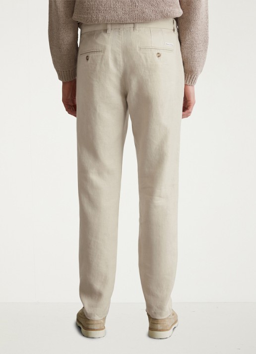 Marc O'Polo Osby tapered fit chino van linnen met plooidetail - achterkant beige