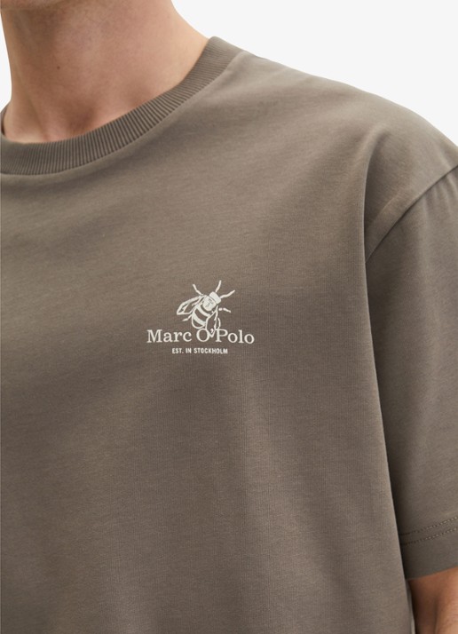 Marc O'Polo T-shirt met logo- en backprint - detail 2 bruin