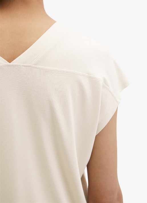 Marc O'Polo T-shirt met V-hals - detail 2 beige