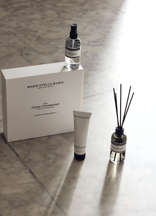 Marie-Stella-Maris Objets d'Amsterdam Bathroom Essentials Set - geuren- en verzorgingsset - voorkant 4 transparant
